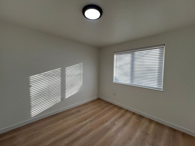 Building Photo - $500.00 OFF Move In Costs Special!