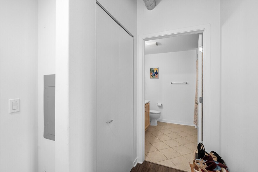 Building Photo - 101 Curry Ave