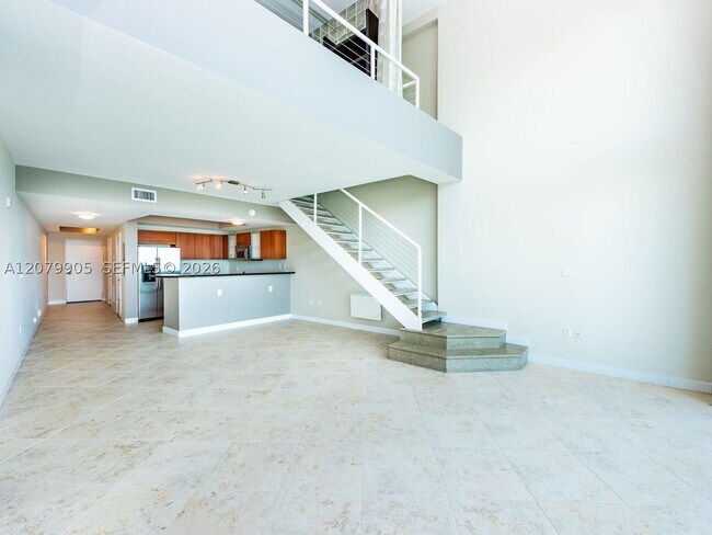 Building Photo - 2000 Bay Dr E