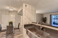 Building Photo - 950 Seven Hills Dr