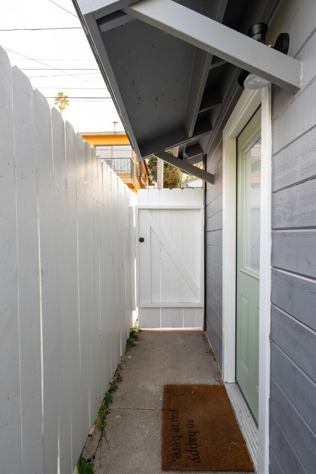 Building Photo - 4653 Newport Ave