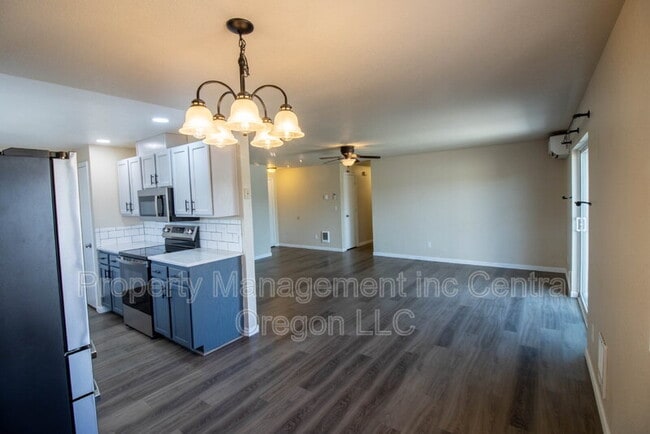 Building Photo - 2827 SW Pumice Ave