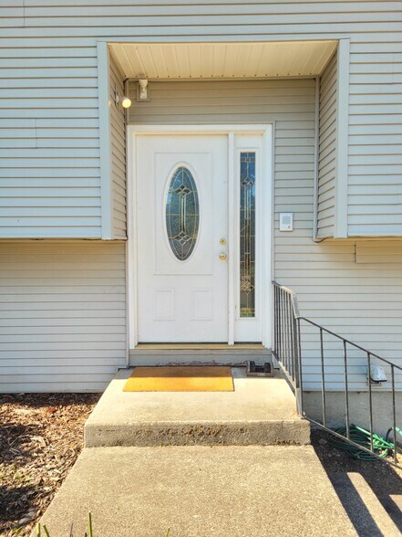 exterior entry - 5095 SW 163rd Ave
