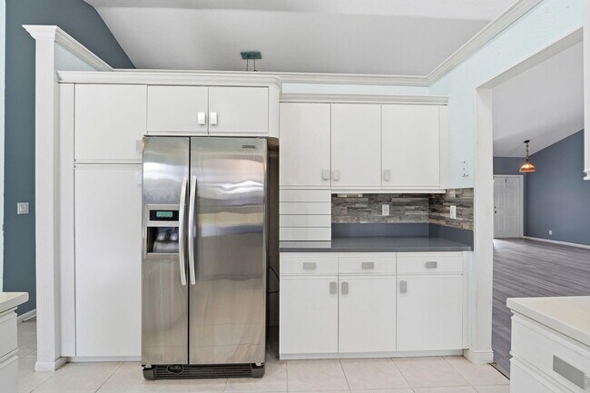 Building Photo - 9284 Laurel Green Dr