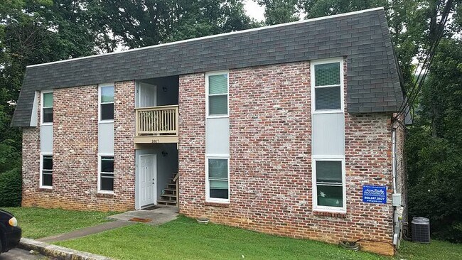 Building Photo - 2817 Colt Dr NE