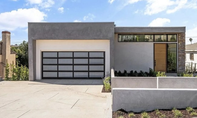 Building Photo - 3515 Oceanview Avenue.