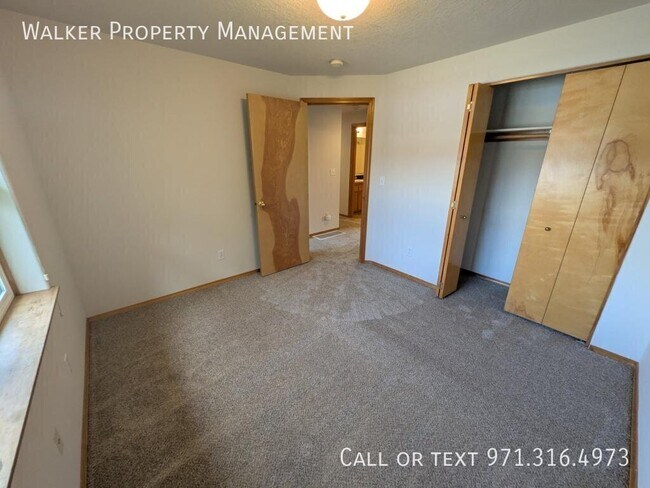 Building Photo - 709 Ella Ct