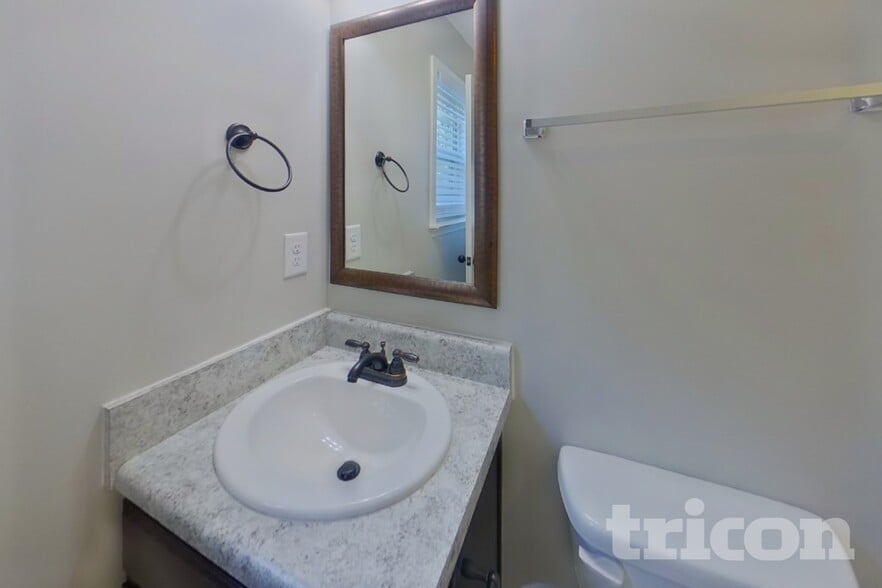 Building Photo - 456 Blairwood Ct