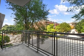 Building Photo - 1000 N Kingsbury St