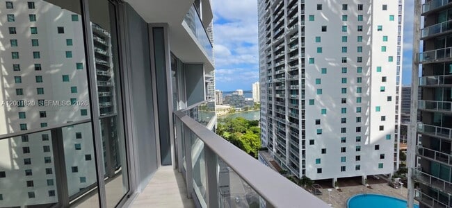 Building Photo - 77 SE 5th St