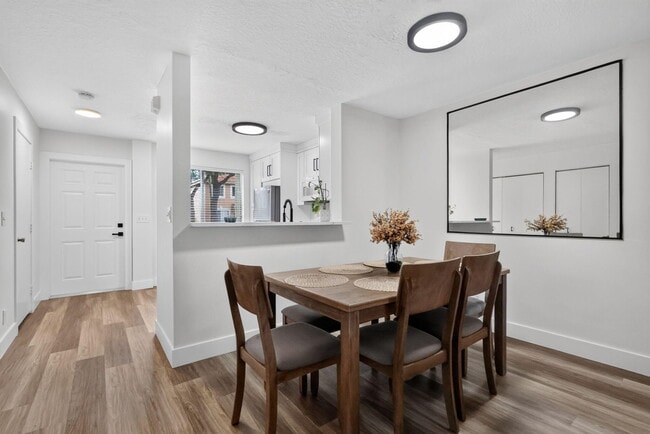 Building Photo - 9899 Kamena Cir