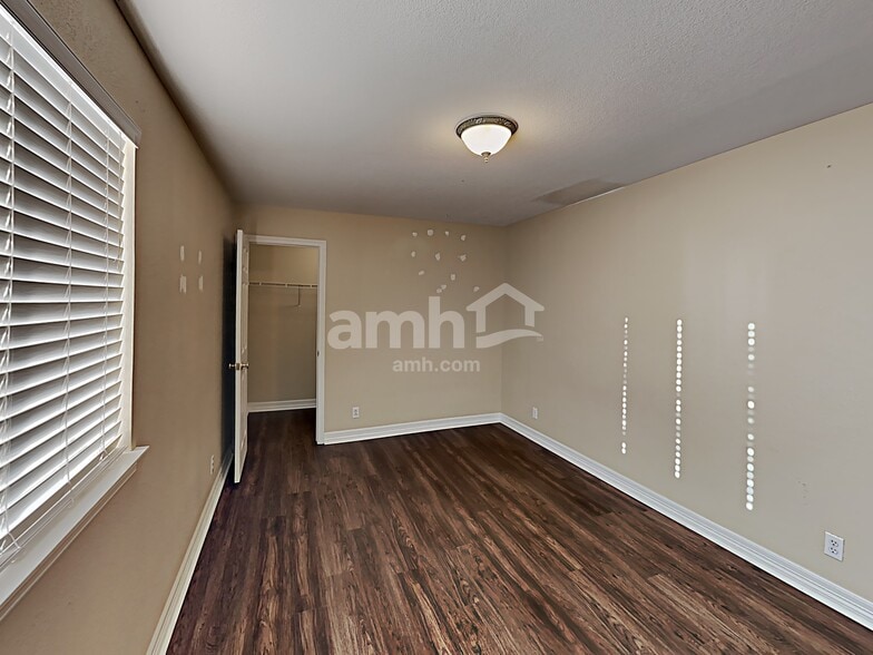 Building Photo - 13945 Jasmine St