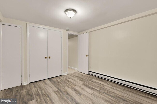 Building Photo - 650 E St NE