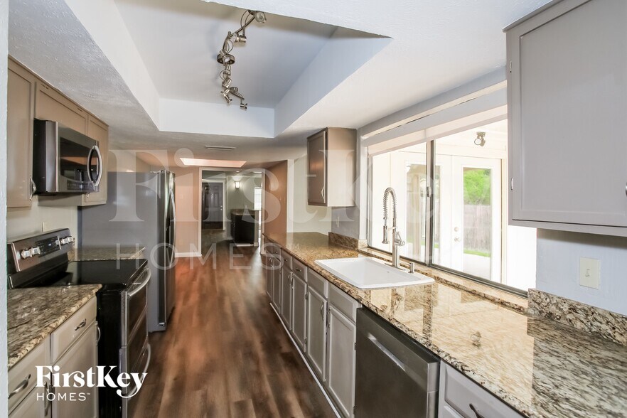 Building Photo - 1835 Tree Line Dr