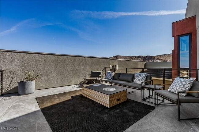 Building Photo - 2240 Sky Pointe Ridge Dr