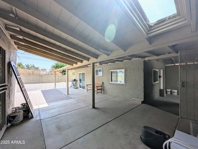 Building Photo - 2443 E Earll Dr