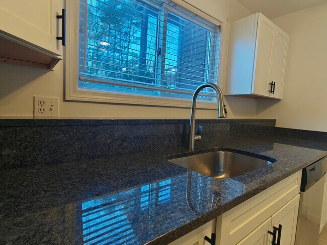 Building Photo - 66 Highwood Dr