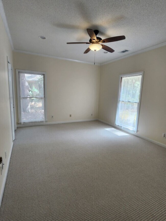 Building Photo - **AVAILABLE IN JUNE ** Landings Executive 3 Bedroom home