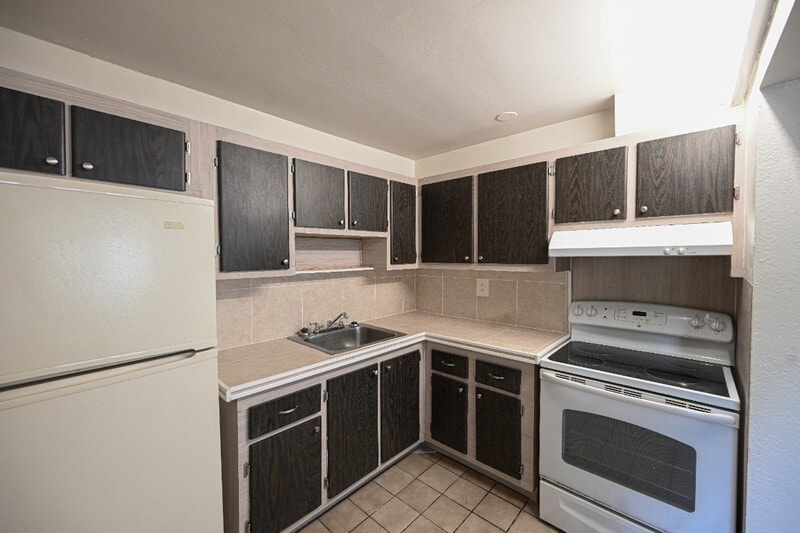 Building Photo - 6040 SW 26th St