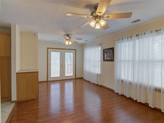 Building Photo - 1600 San Juan Dr