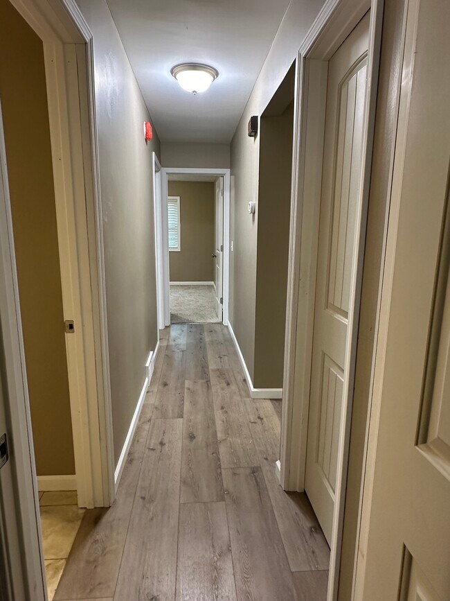 Building Photo - 831 25th Ave N