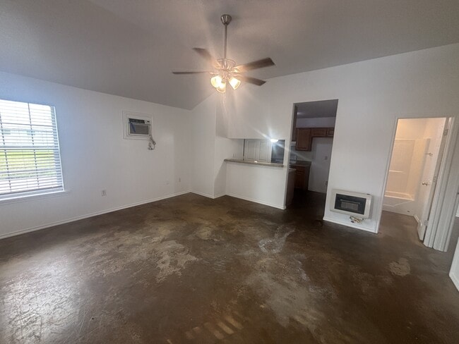 Building Photo - 201 Ruel St