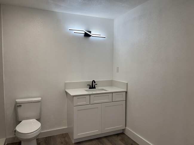 primary bathroom - 1621 Rutland Dr