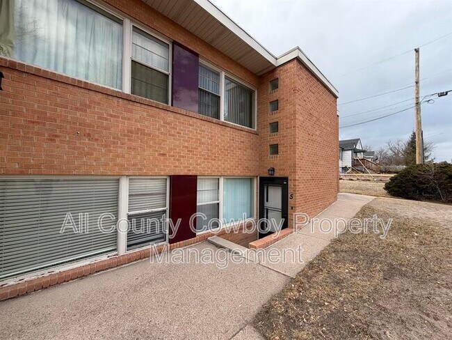 Building Photo - 700 W 1st Ave