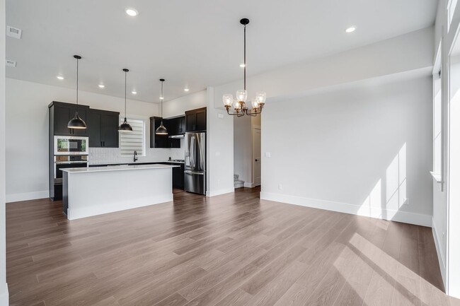 Building Photo - Beautiful New Build 4 Bed, 3 Bath Rental H...
