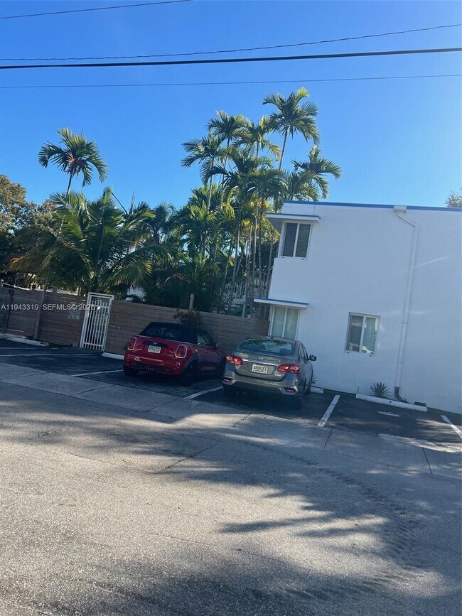 Building Photo - 225 SE 16th Ave