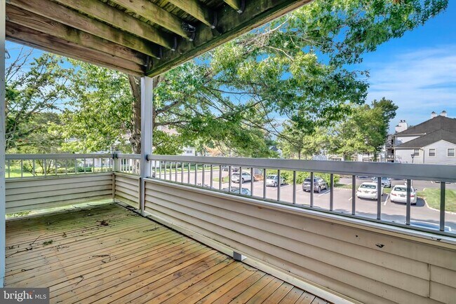 Building Photo - 302 Trinity Ct