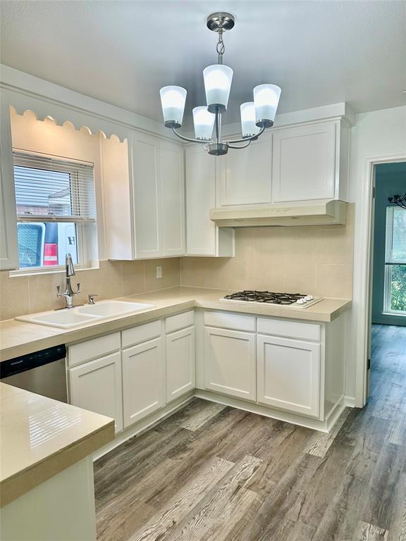 Building Photo - 12027 Meadow Hollow Dr