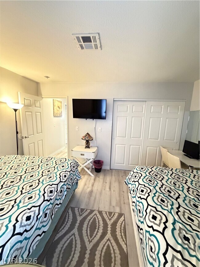 Building Photo - 5032 Spencer St