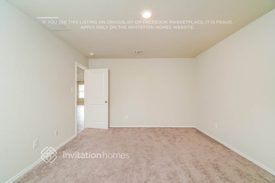 Building Photo - 7218 Avila Vis