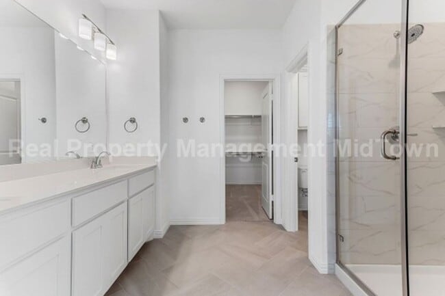 Building Photo - Live Elevated in the Heart of Viridian – S...