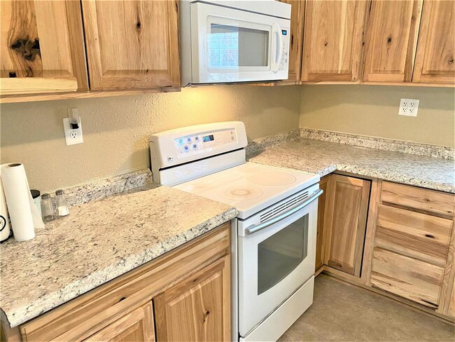 Building Photo - 29311 Lazy Pine Dr