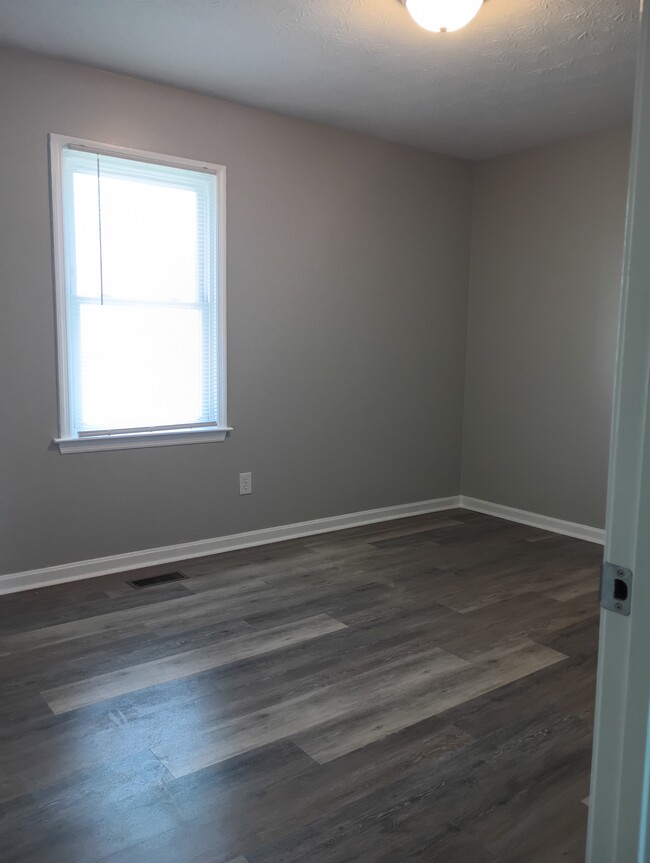 Building Photo - 201 Dove Dr