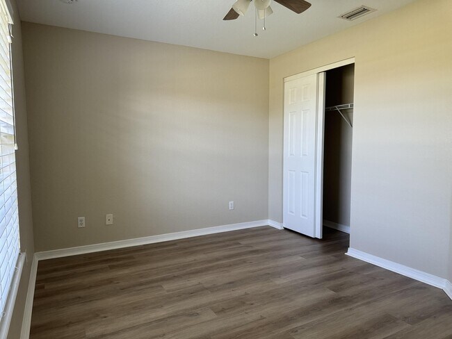 Building Photo - 3927 SW 16th Pl