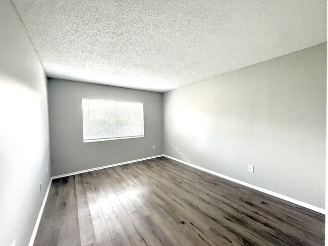 Building Photo - 644 Kenwick Cir