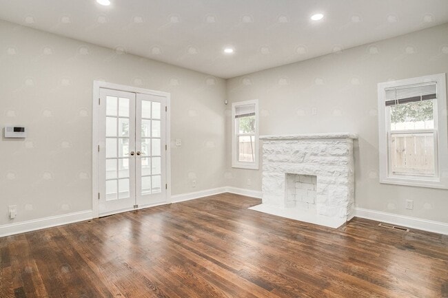 Building Photo - 2510 E 59th St