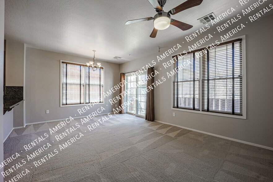 Building Photo - 906 S Annie Ln