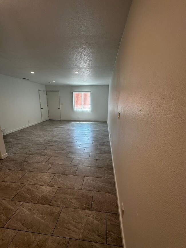 Building Photo - 301 N Tustin Ave