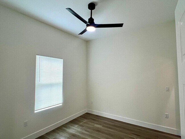 Building Photo - 110 Webb