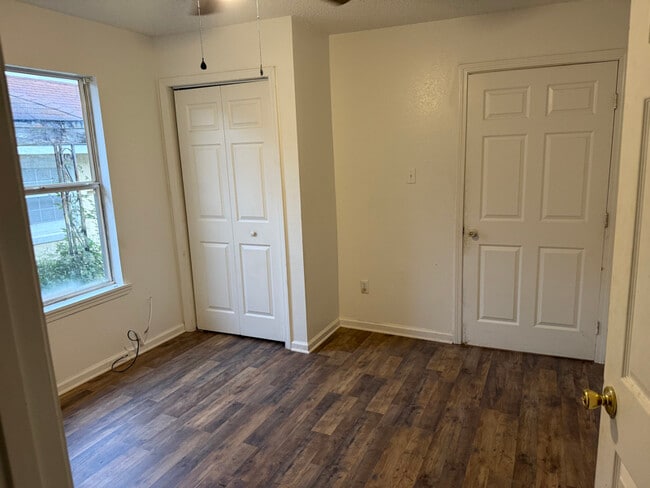 Building Photo - 2130 Feliciana St