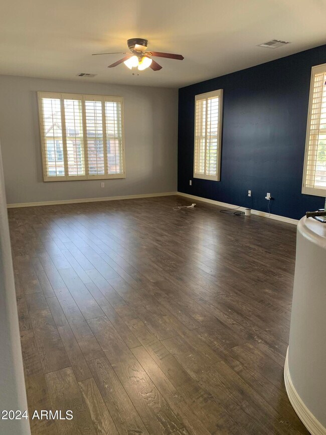 Building Photo - 2219 E Wisteria Dr