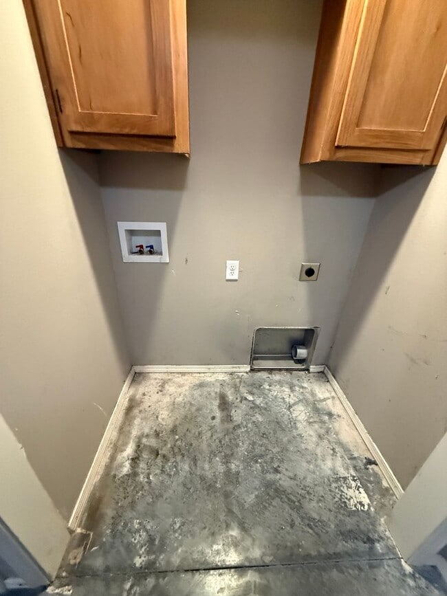 Building Photo - 2 Bed 1 Bath House, Total Electric, Yard Care Included.
