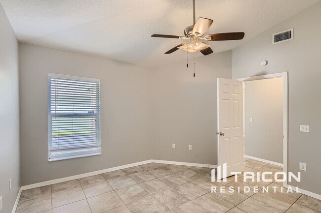 Building Photo - 30433 Tremont Dr