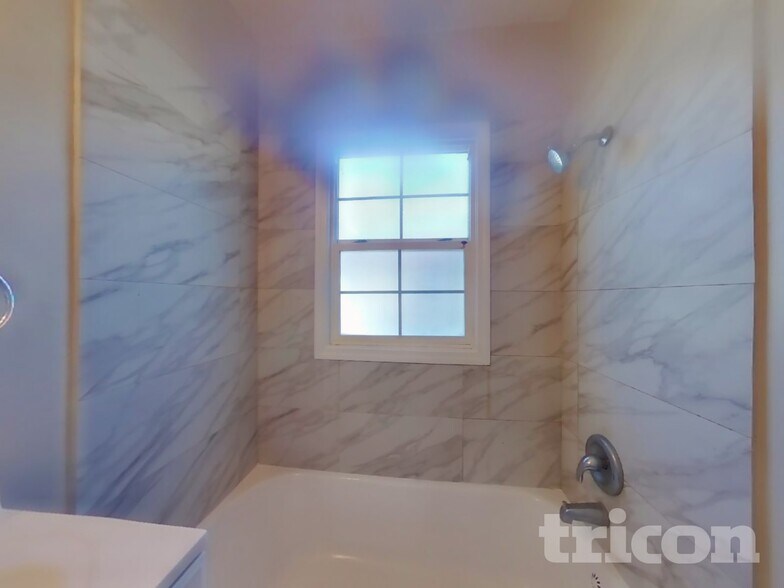 Building Photo - 627 Pierce St