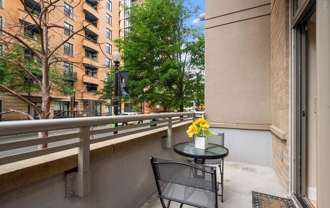 Building Photo - Incredible Luxury 2BR/2BA Condo Includes G...