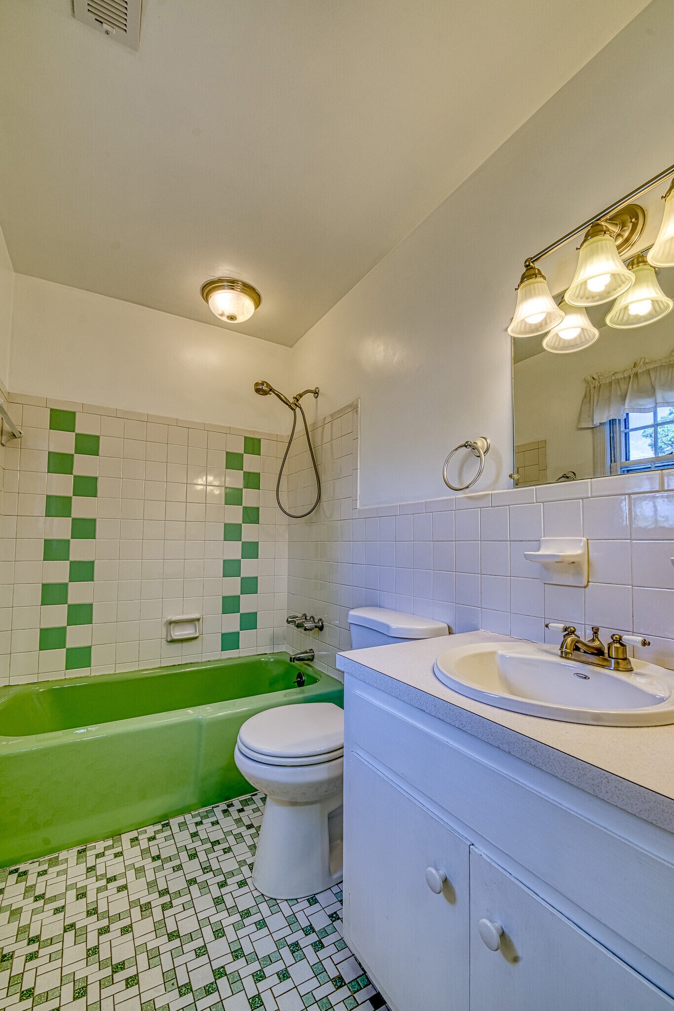 Building Photo - 21 Bayview Dr